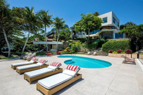 Luxury villa overlooking the sea in Joá - Joa006